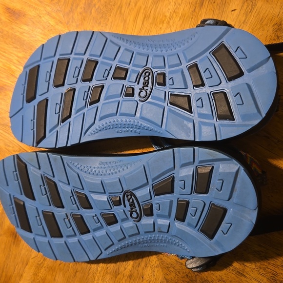 NWOT Chaco\'s Kid\'s Sandals In Big Kids Size 4